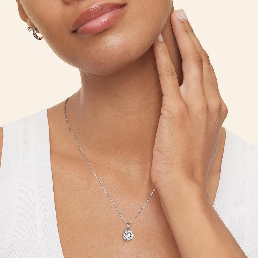ダイヤモンド の2.5倍の輝き Aj forever モアサナイト １ct シルバー925 プチネックレス